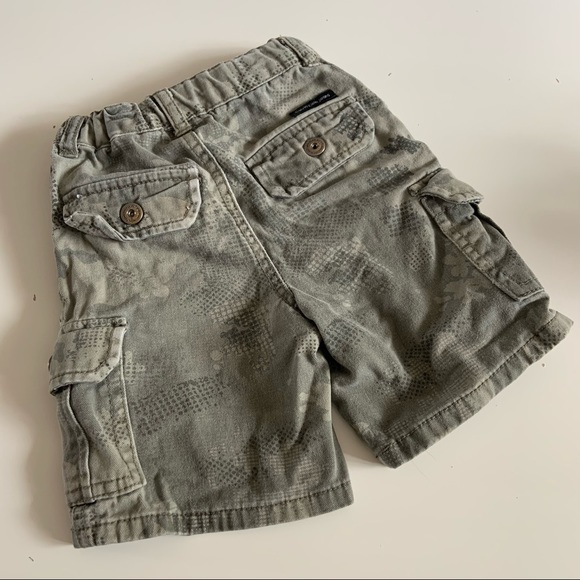 [2/15$] Calvin Klein Camo Shorts - Picture 3 of 4
